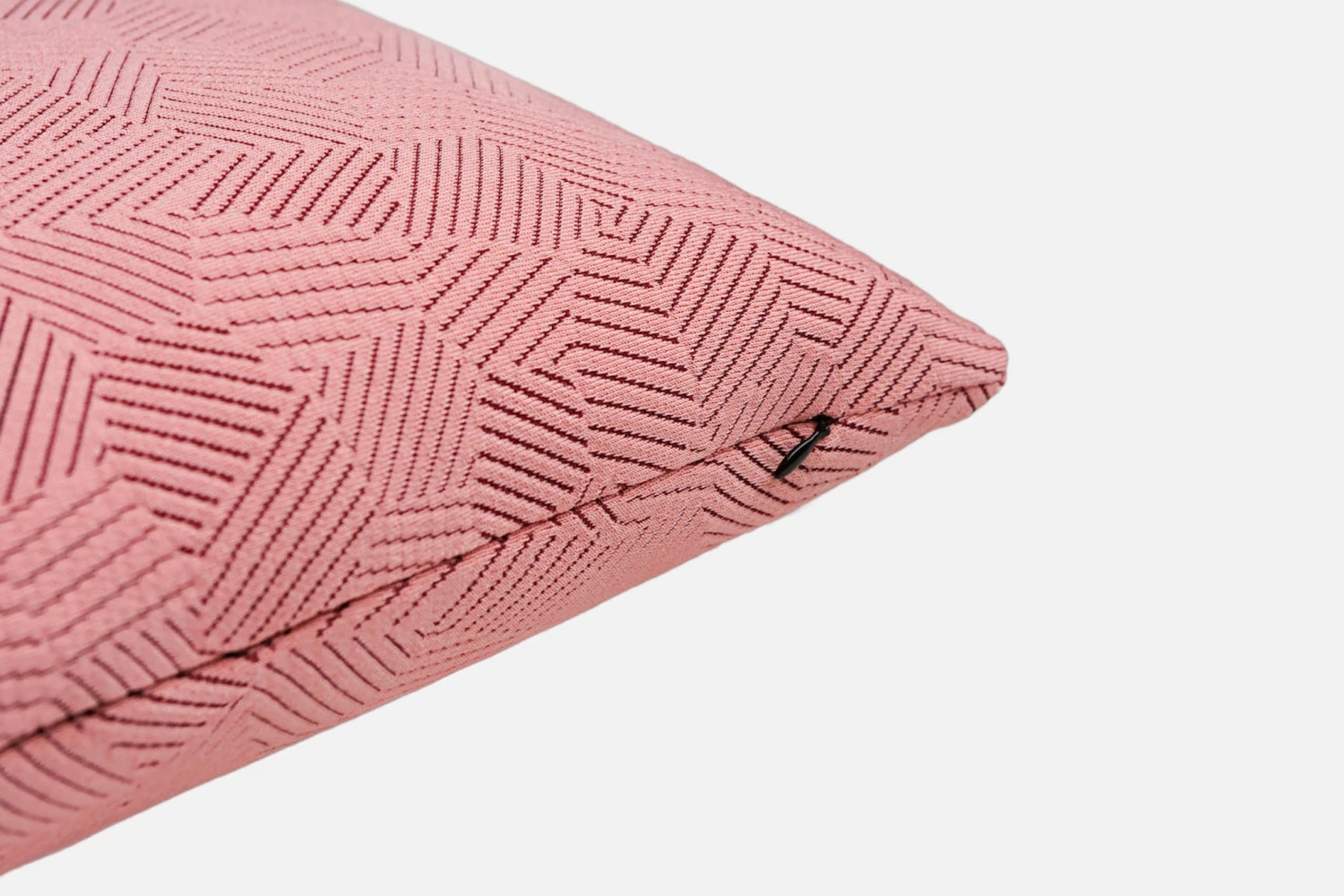 280515_STORM_PILLOWS_ZIP-CLOSEUPS_SAKURA.jpg Sylvain Willenz Storm Cushion Large