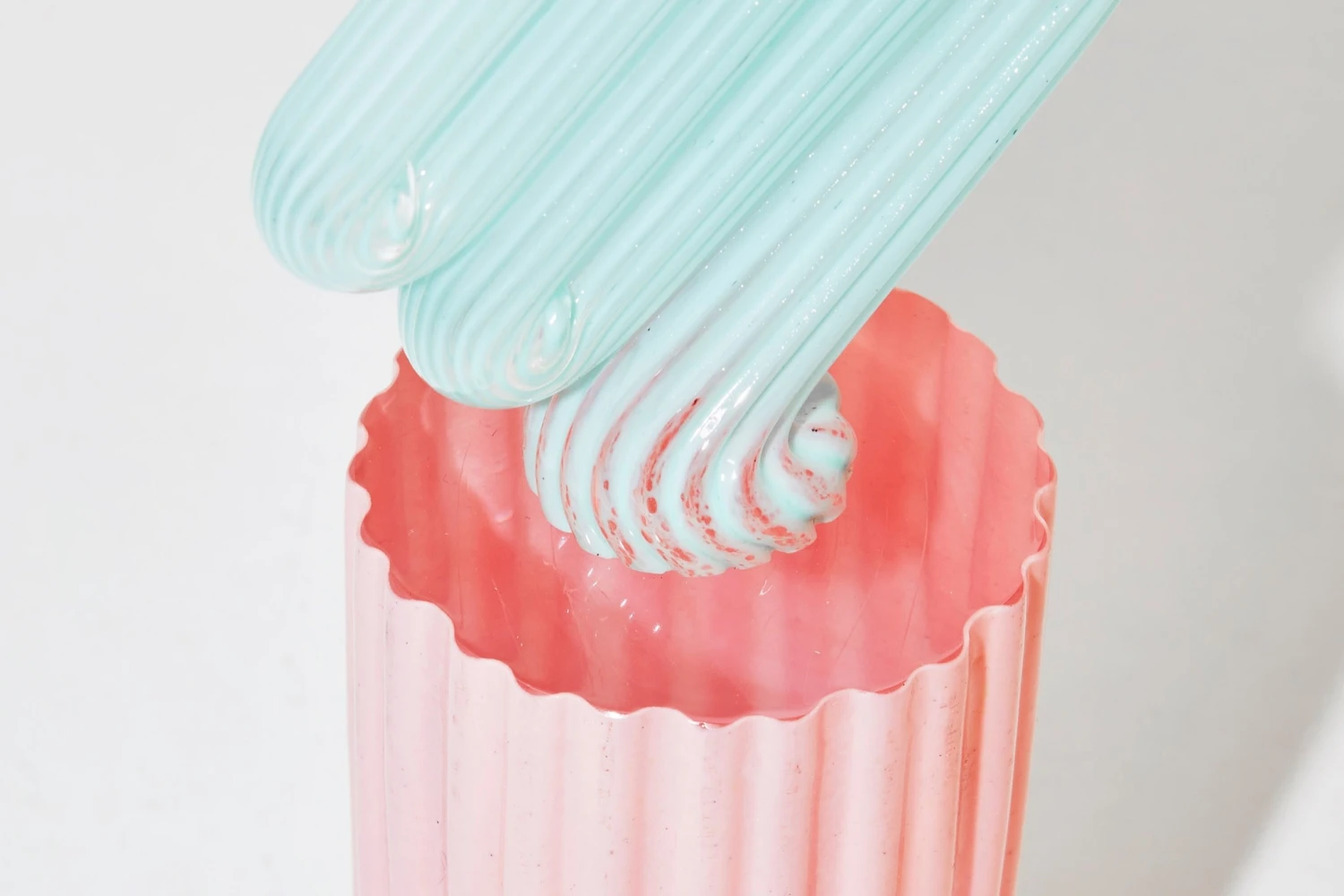 70033MonumentPinkBase_CeladonSwirl03.jpg Rasmus Nossbring Monument