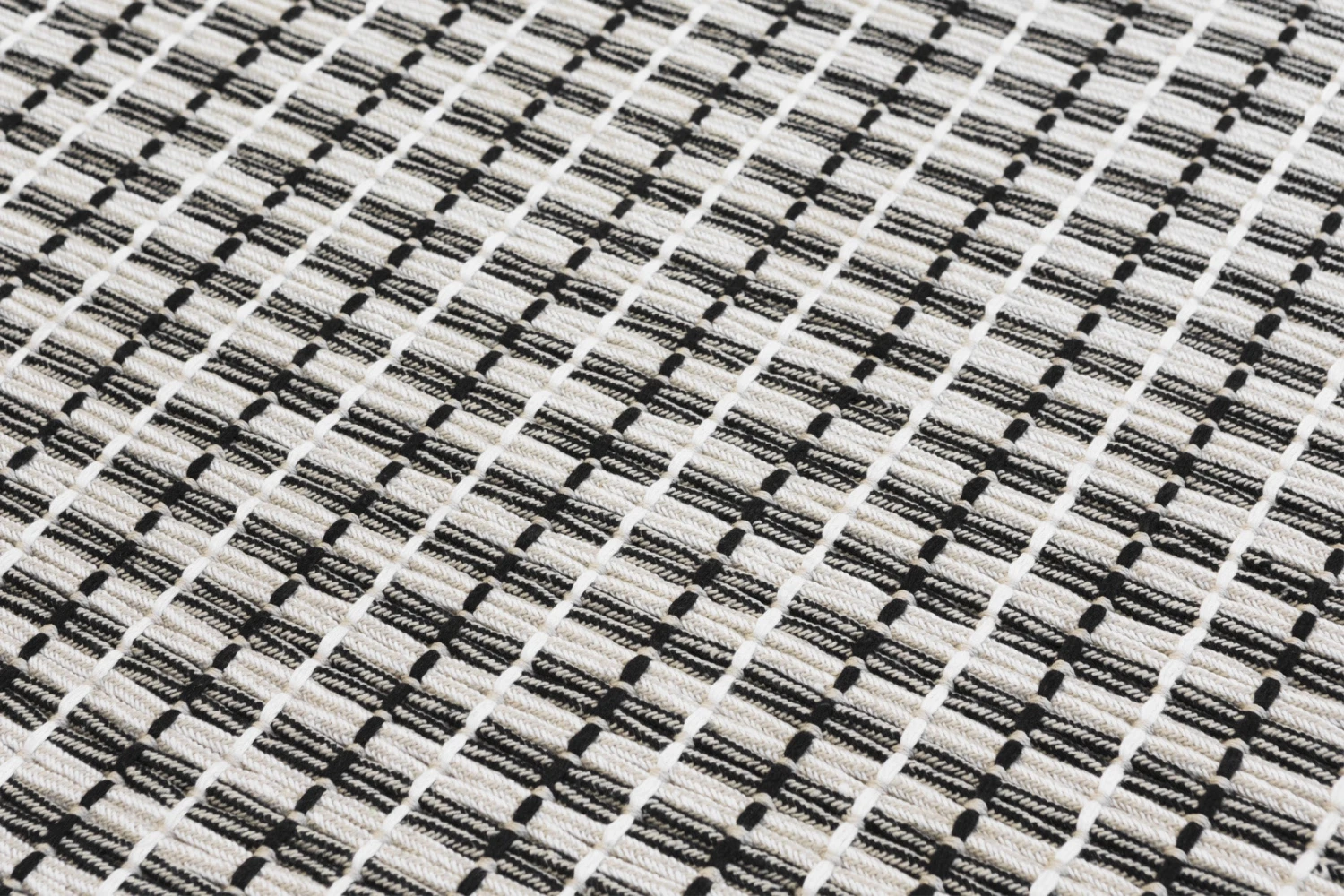 SALT_PEPPER_SEC_3_047d14cd-3bfa-4a09-bea6-cda06bbdb031.jpg Pauline Deltour Rope Rug Medium